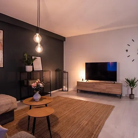 Arctic Forest With Sauna And Near Center Lejlighed *